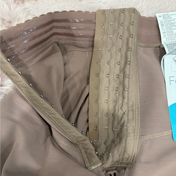 HIGH WAISTED CONTROL SHORT - 4 HOOKS COCOA  SZ L - Picture 11 of 11